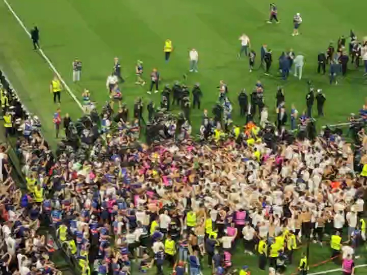 扑克游戏-关于建业球迷疯狂庆祝主场平局，实现保级突破的信息